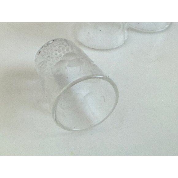 Vintage 40's lot Clear Etched Glass Thimbles Floral Leaves Berries - Picture 12 of 12